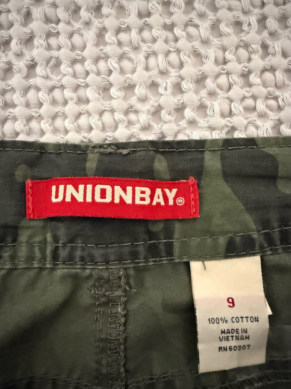 UNIONBAY womens capri Olive Camo Cargo Pants size 9 juniors - Picture 2 of 9